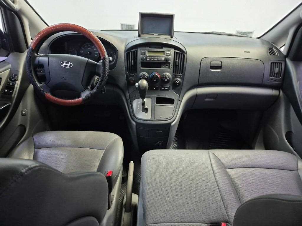 HYUNDAI Starex - Vista 7
