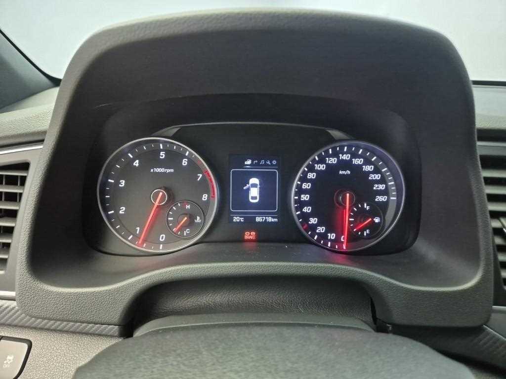 HYUNDAI Avante - Vista 6