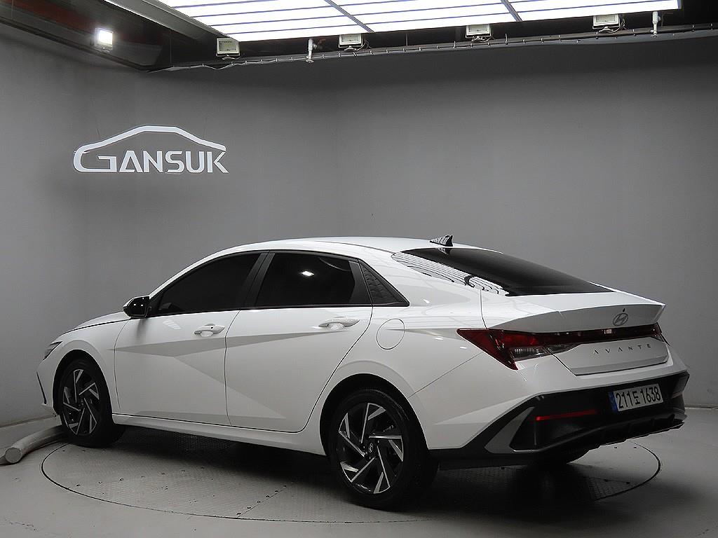 HYUNDAI Avante - Vista 5
