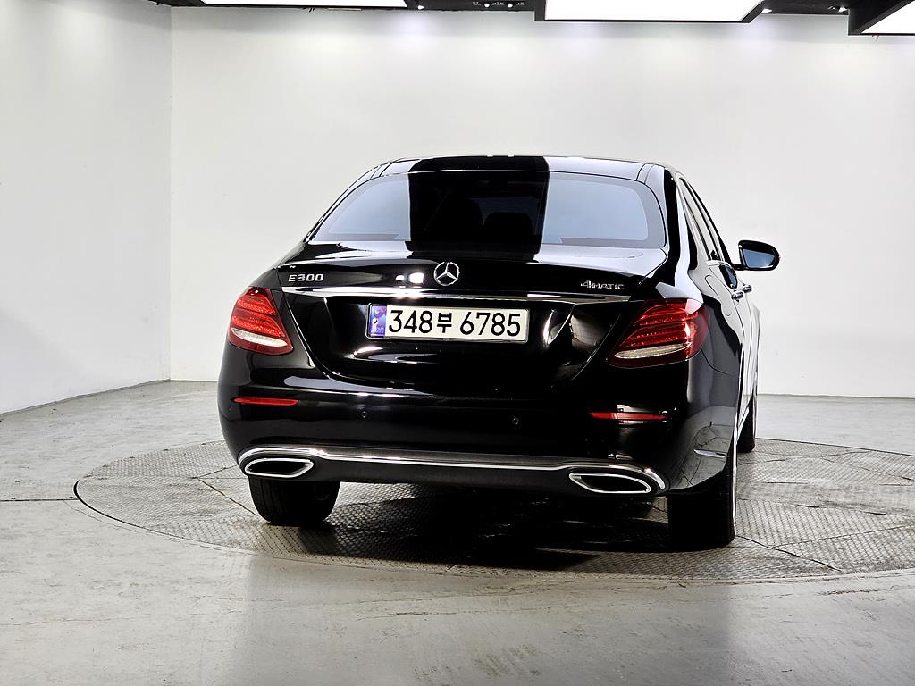 Mercedes Benz E class - Vista 3