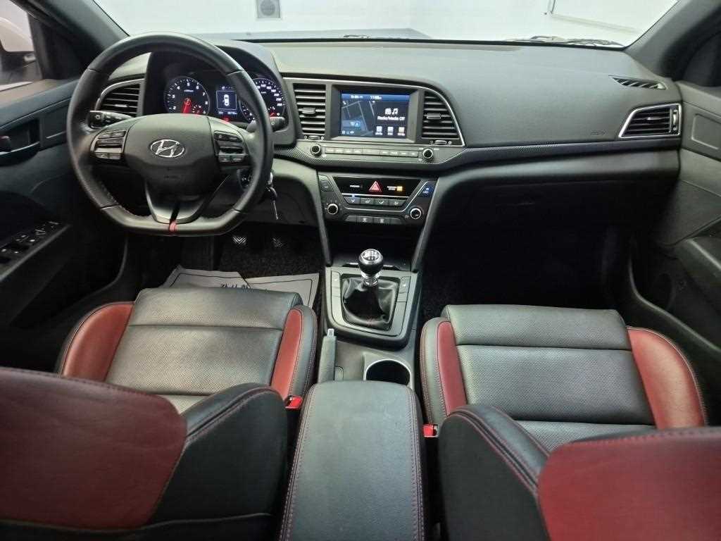 HYUNDAI Avante - Vista 7