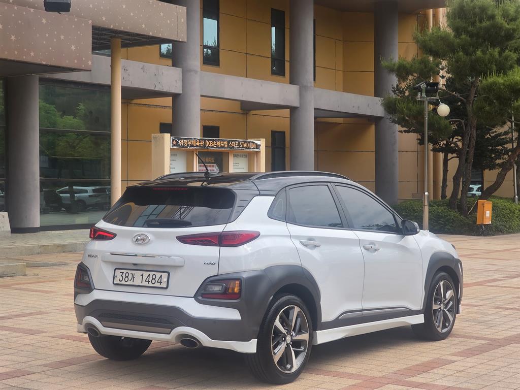 HYUNDAI Kona - Vista 6