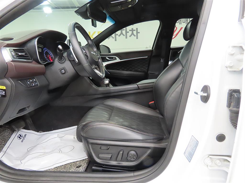 Genesis G70 - Vista 5