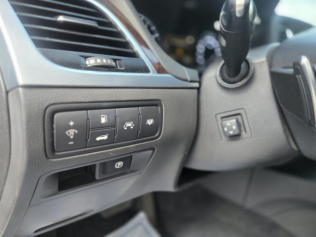 HYUNDAI Genesis - Vista 8