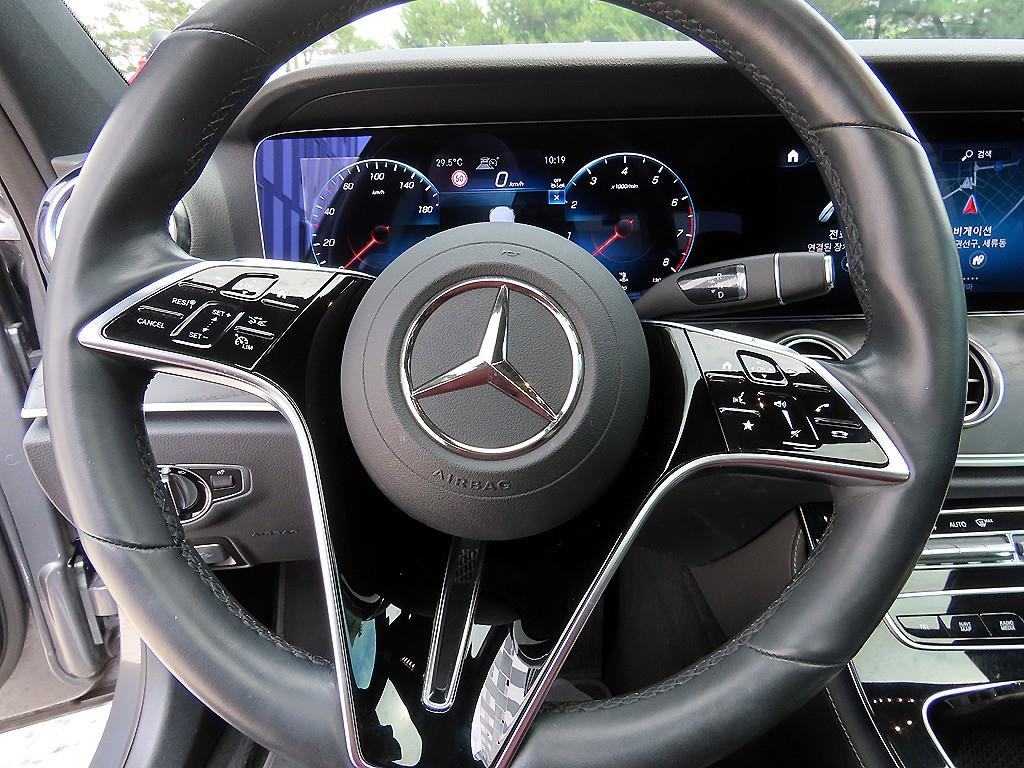 Mercedes Benz E class - Vista 8