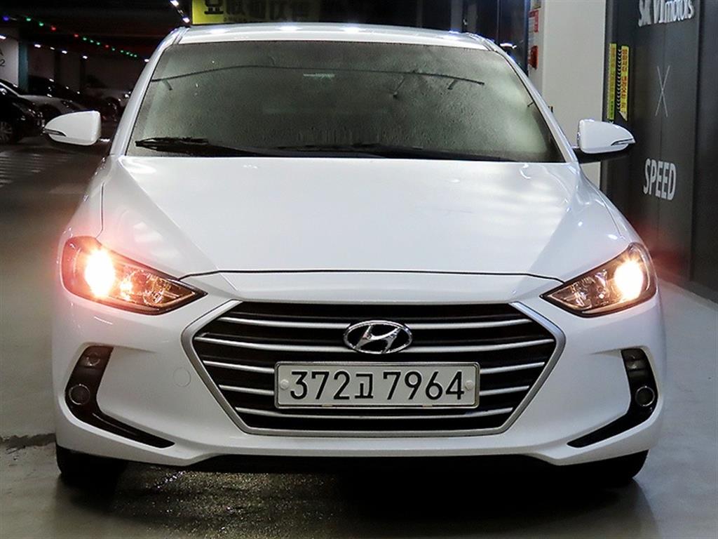 HYUNDAI Avante - Vista 2