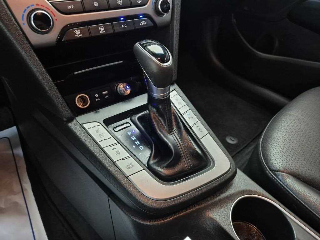HYUNDAI Avante - Vista 8