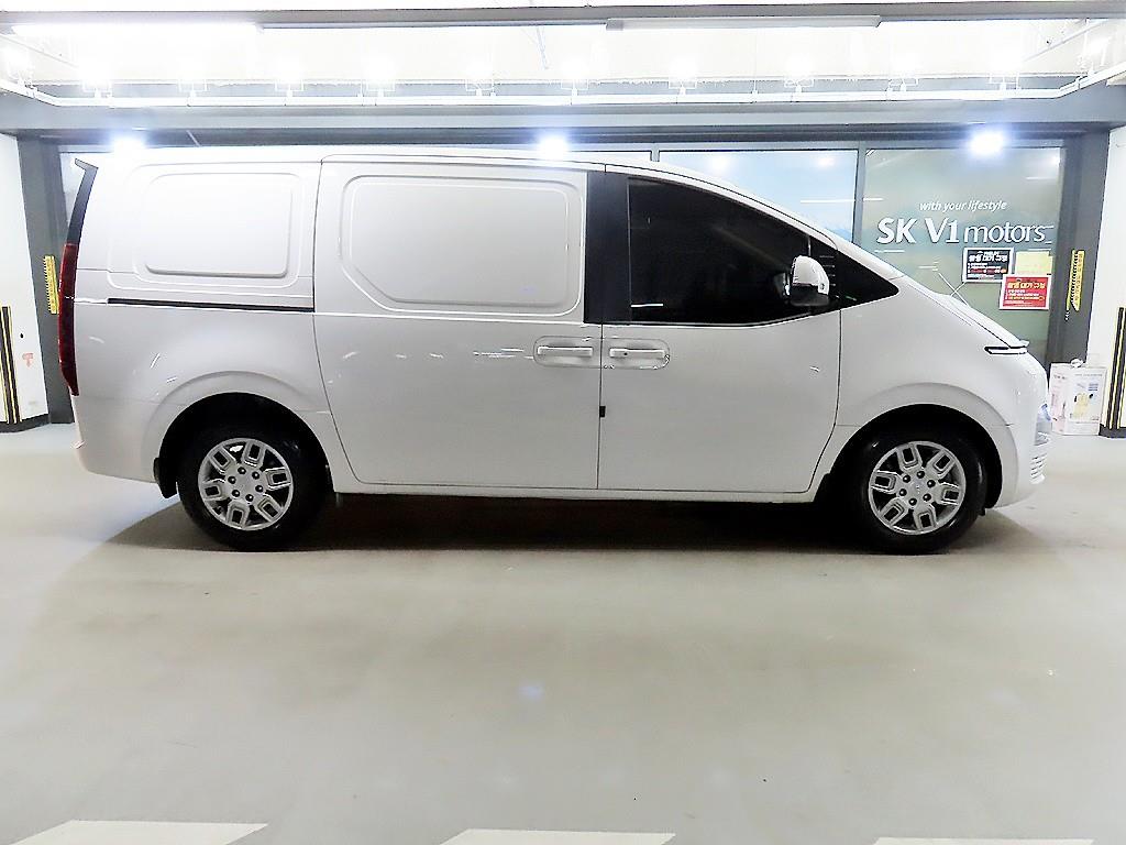 HYUNDAI Staria - Vista 3