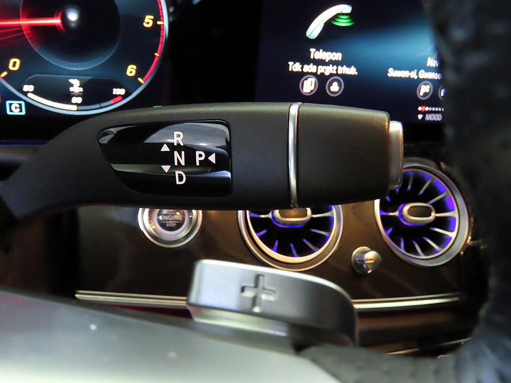 Mercedes Benz E class - Vista 12