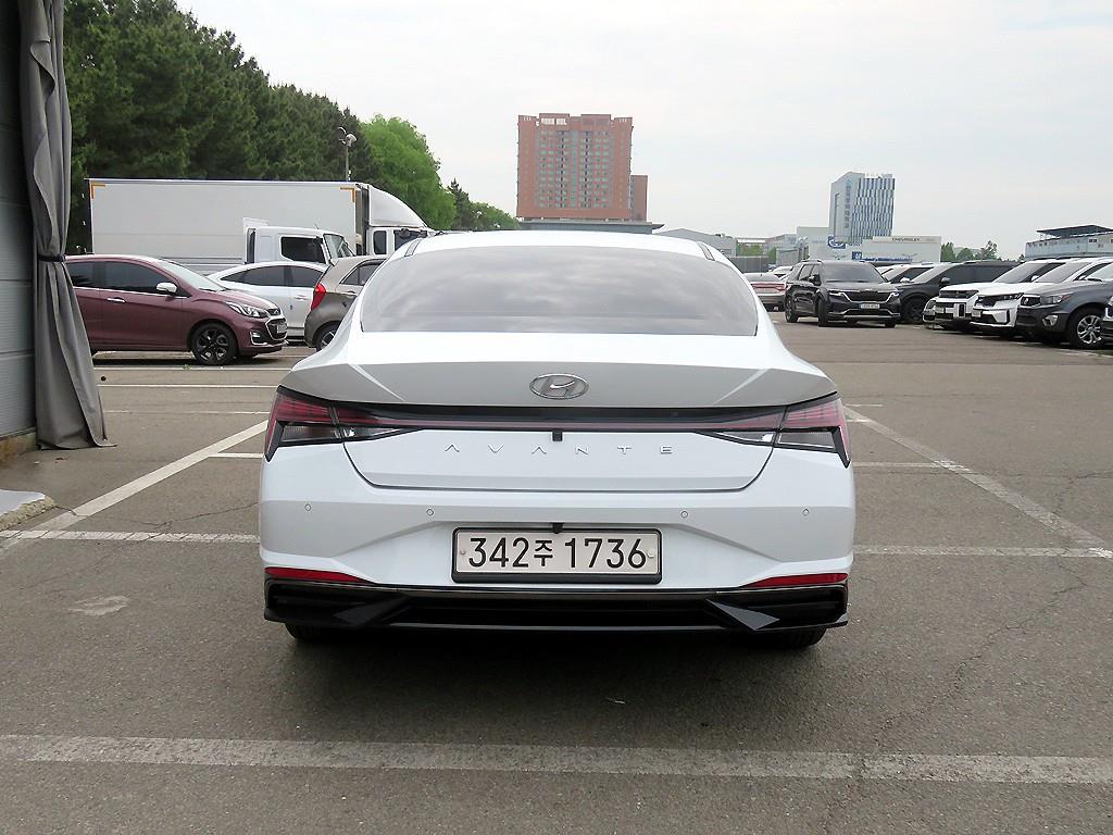 HYUNDAI Avante - Vista 3