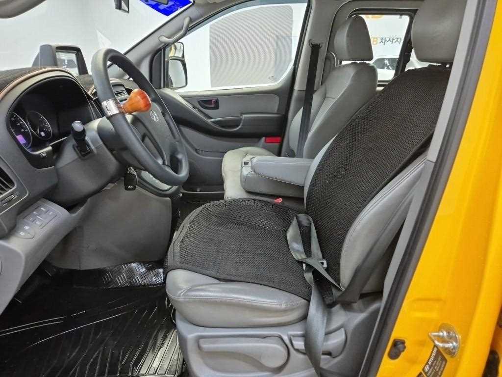 HYUNDAI Starex - Vista 11