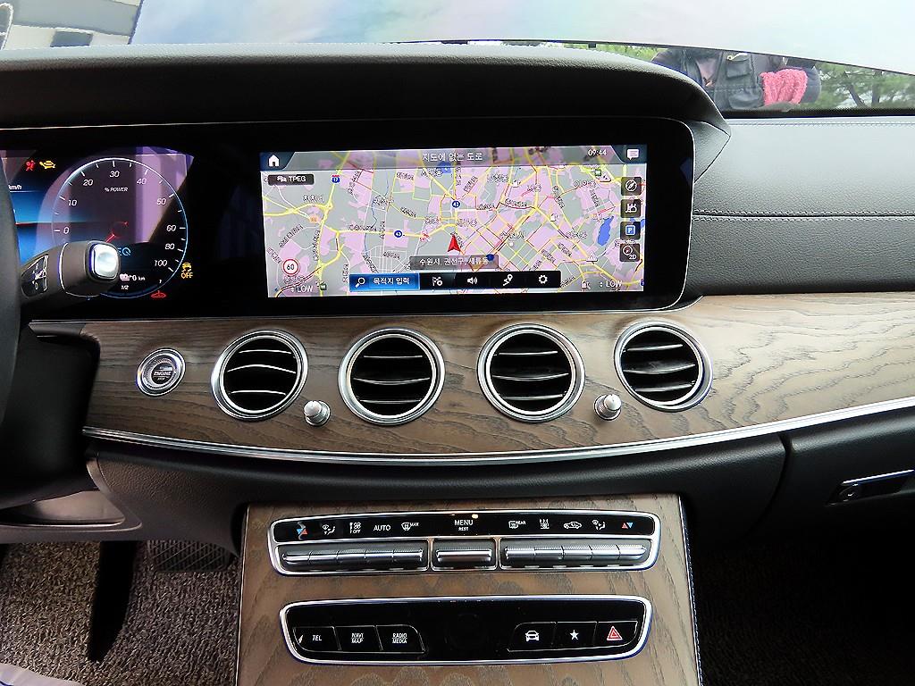 Mercedes Benz E class - Vista 12