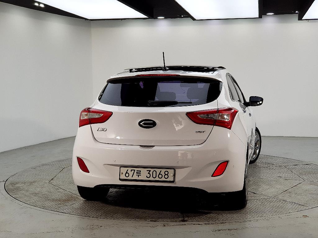 HYUNDAI i30 - Vista 3