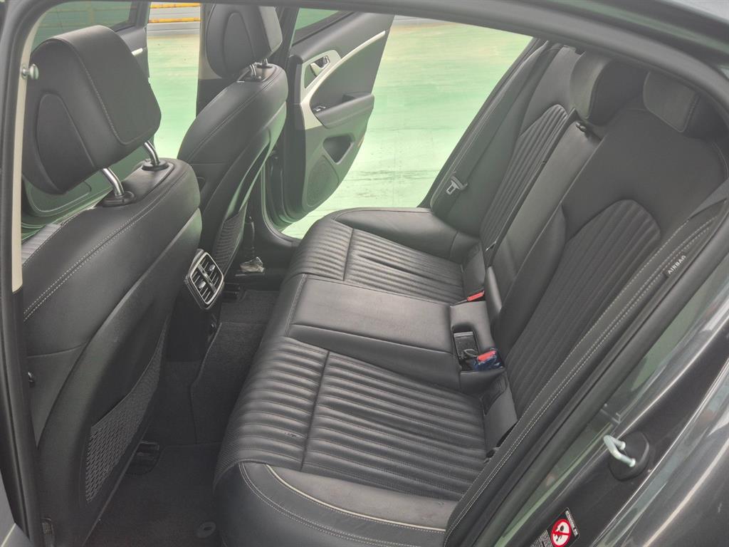 Genesis G70 - Vista 7