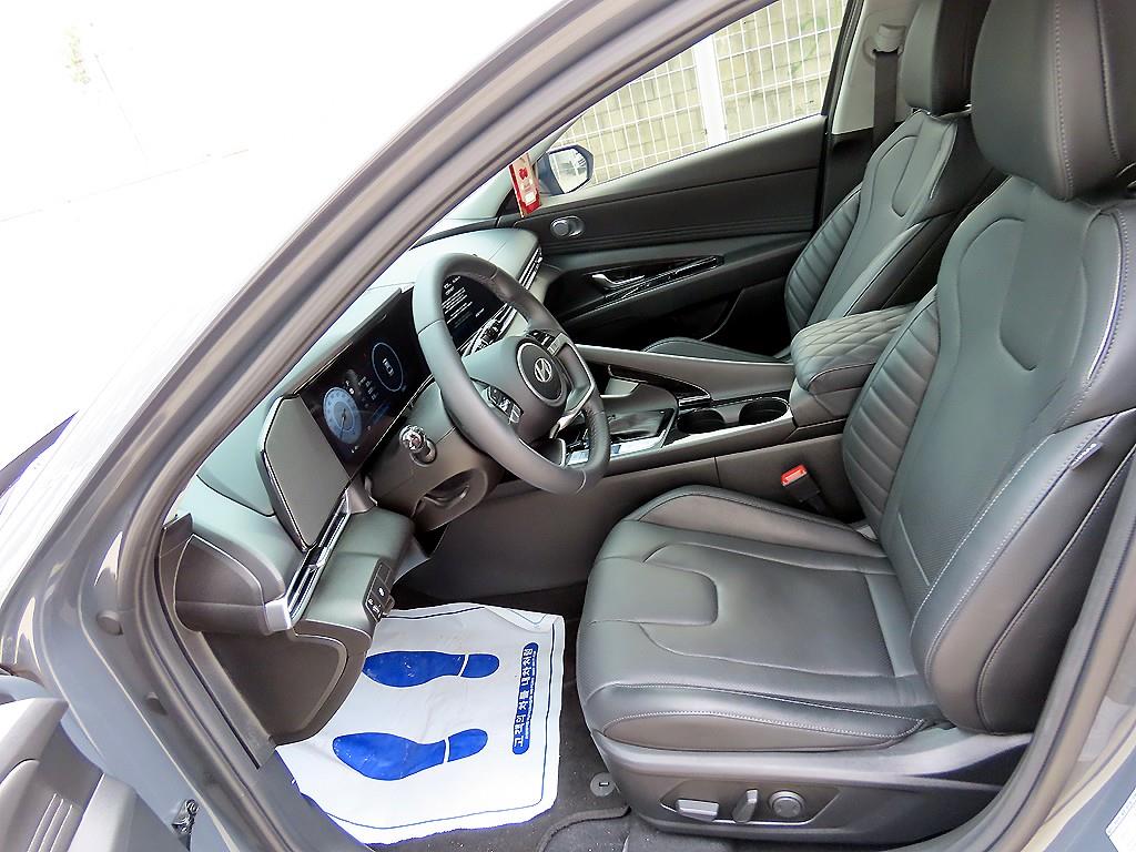 HYUNDAI Avante - Vista 5