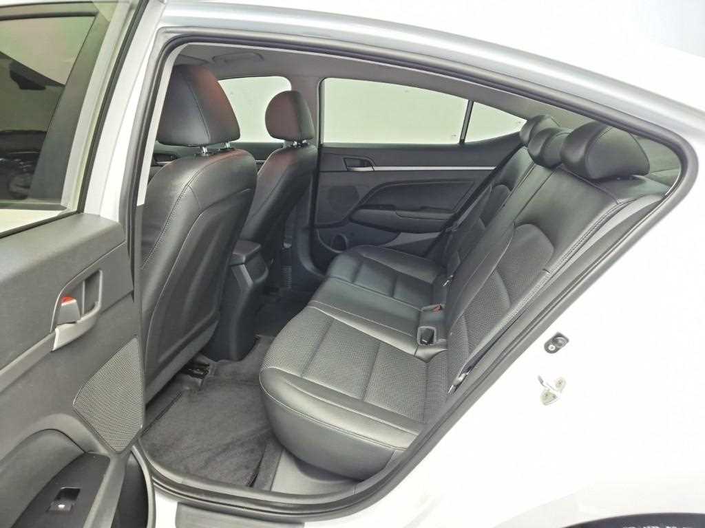 HYUNDAI Avante - Vista 12
