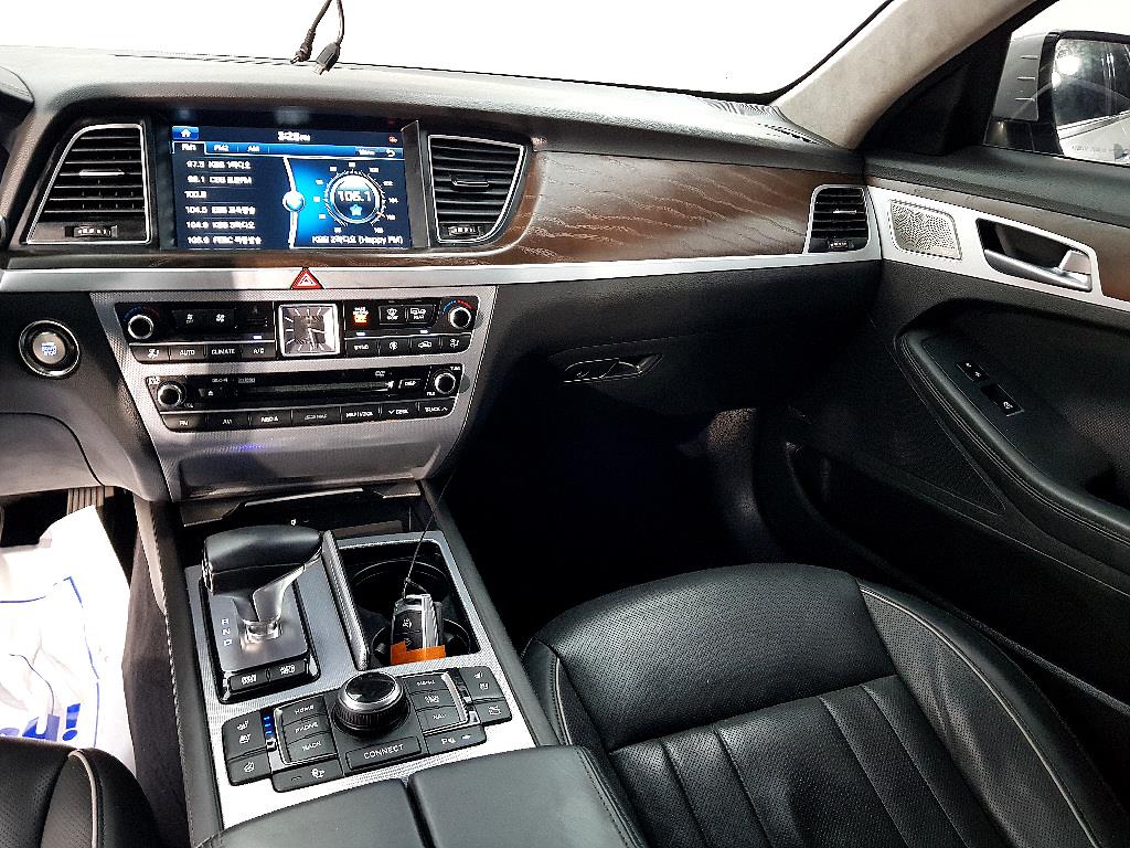 Genesis G80 - Vista 10
