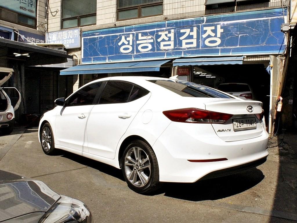 HYUNDAI Avante - Vista 7