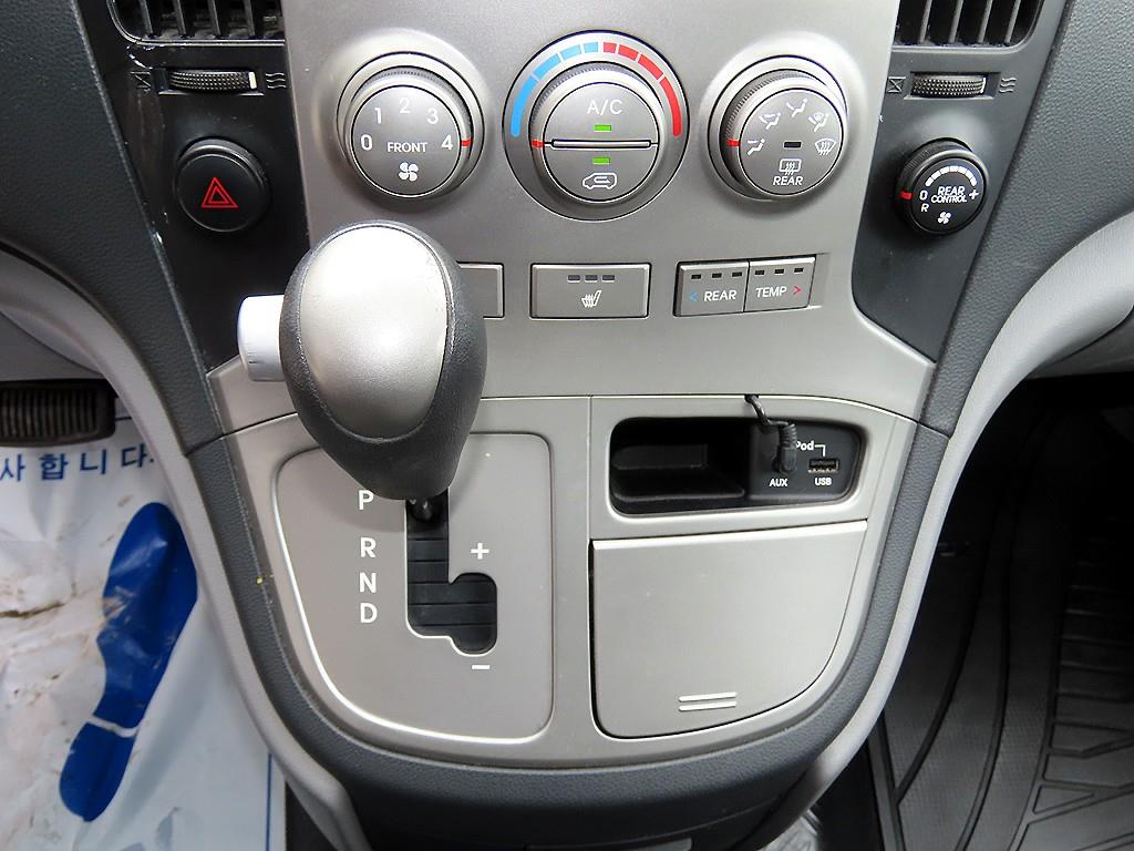 HYUNDAI Starex - Vista 10