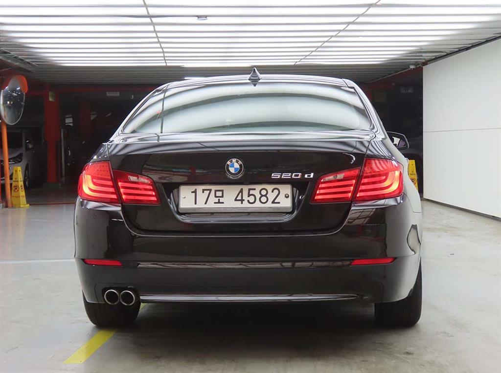 BMW 5 Series - Vista 3