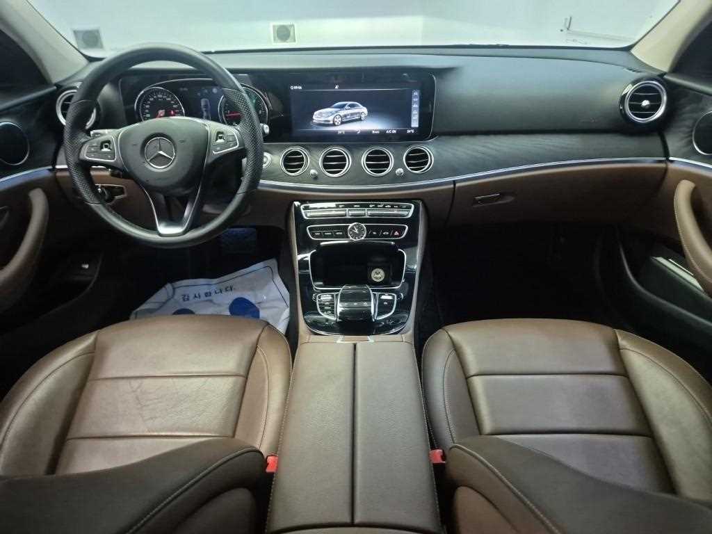 Mercedes Benz E class - Vista 7