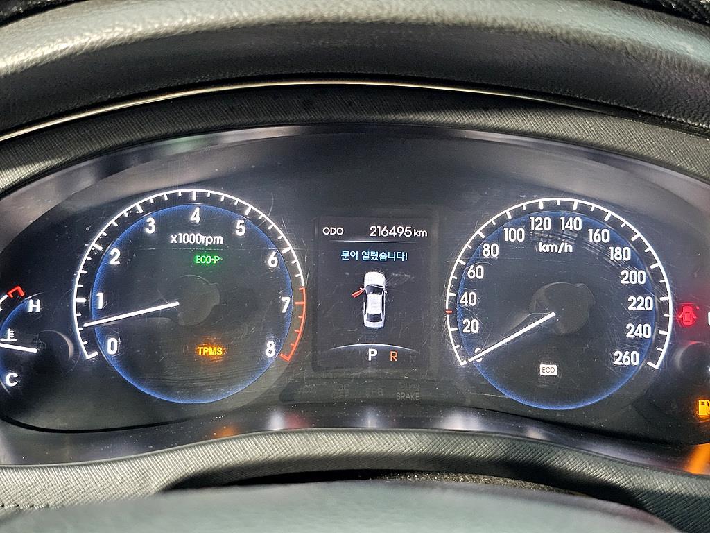 HYUNDAI Genesis - Vista 7
