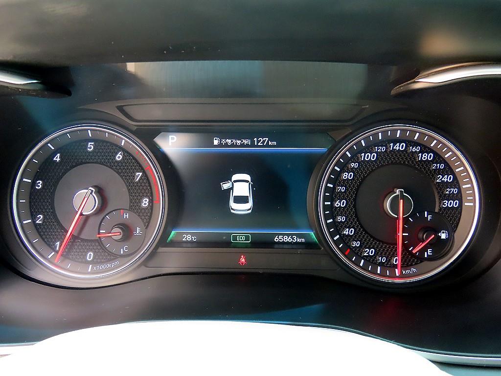 Genesis G70 - Vista 9