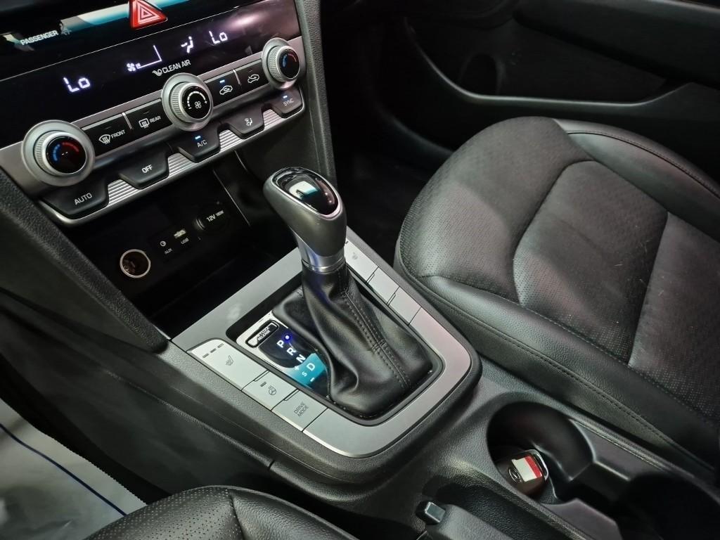 HYUNDAI Avante - Vista 12