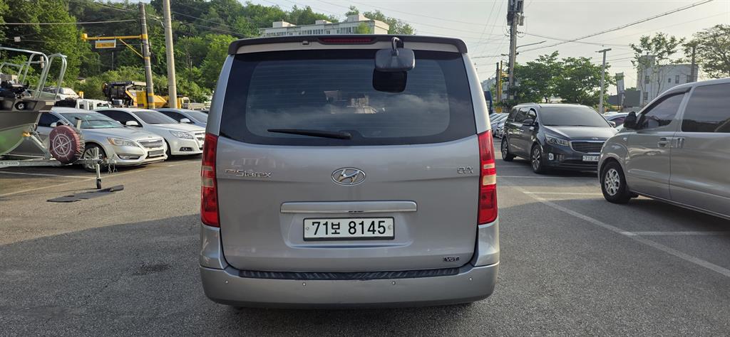 HYUNDAI Starex - Vista 6