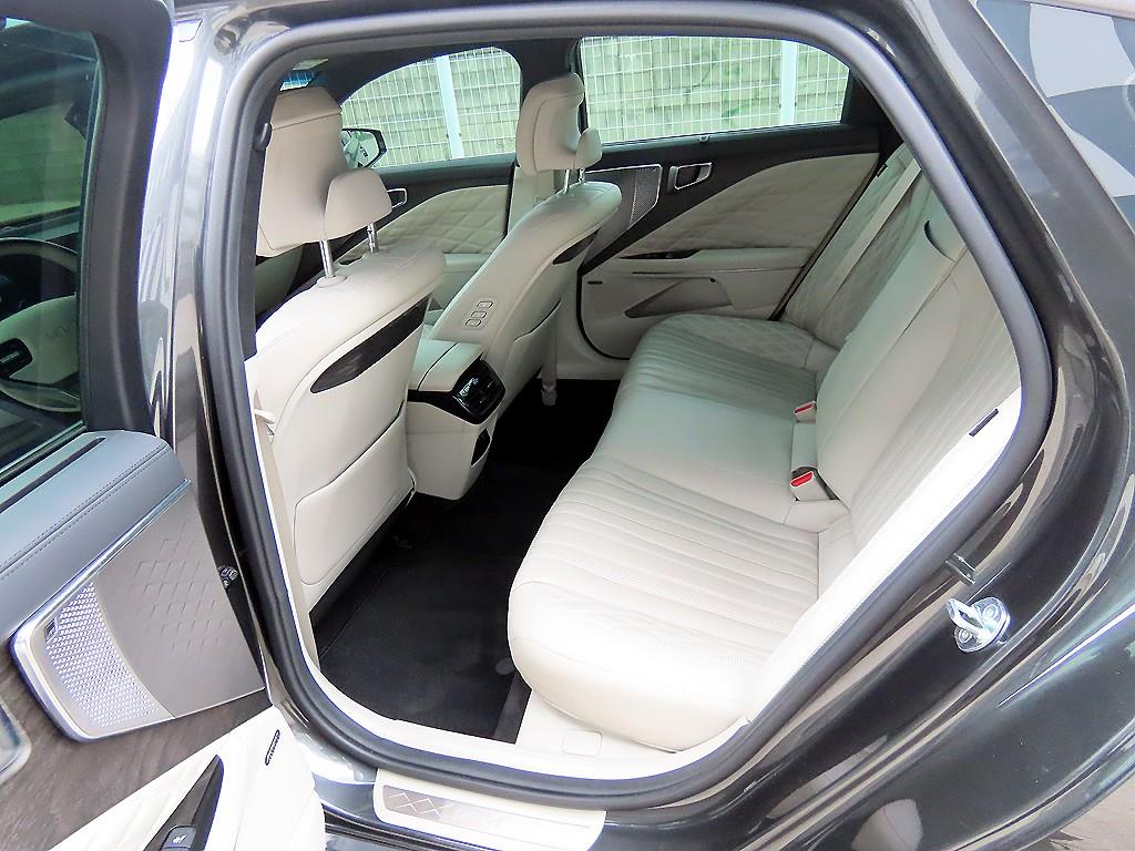 KIA K8 - Vista 6
