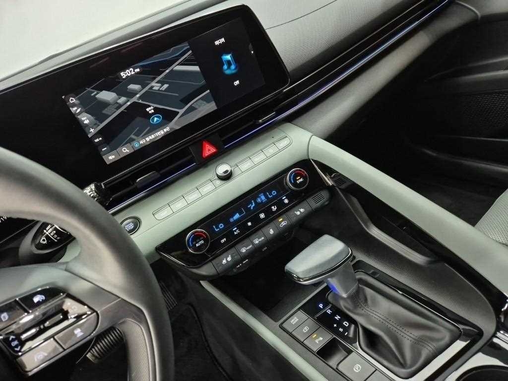 HYUNDAI Avante - Vista 10