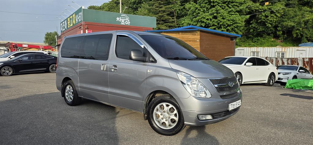 HYUNDAI Starex - Vista 2