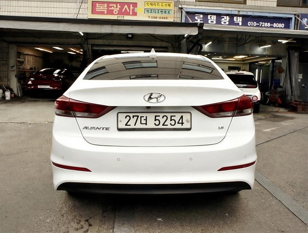 HYUNDAI Avante - Vista 5
