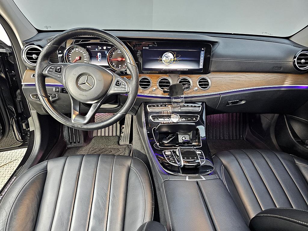 Mercedes Benz E class - Vista 5