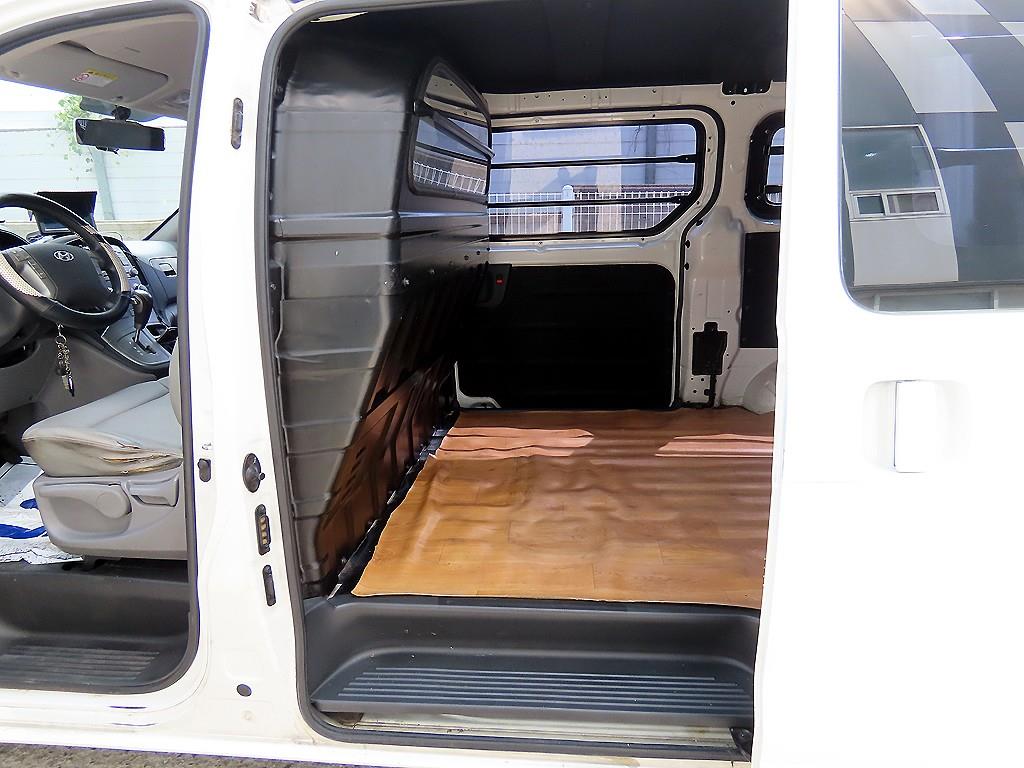 HYUNDAI Starex - Vista 6
