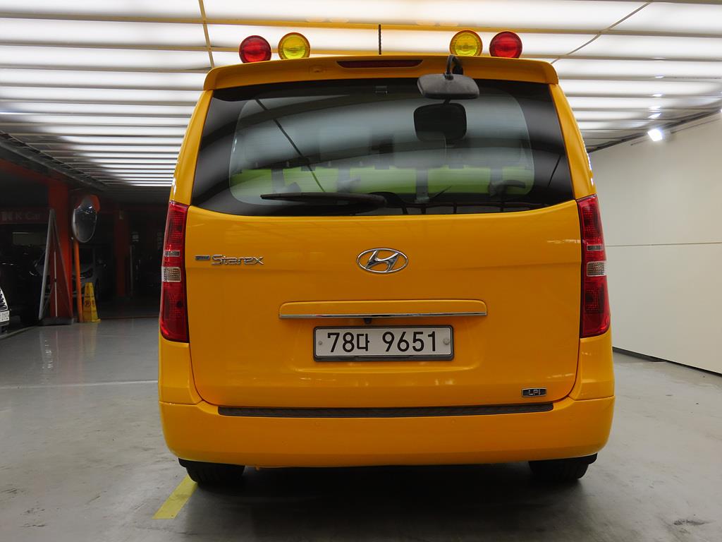 HYUNDAI Starex - Vista 4