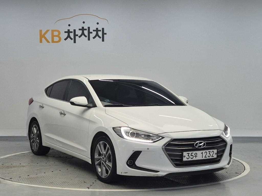 HYUNDAI Avante - Vista 4