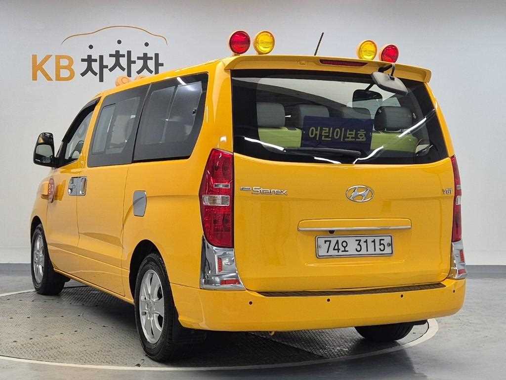 HYUNDAI Starex - Vista 2