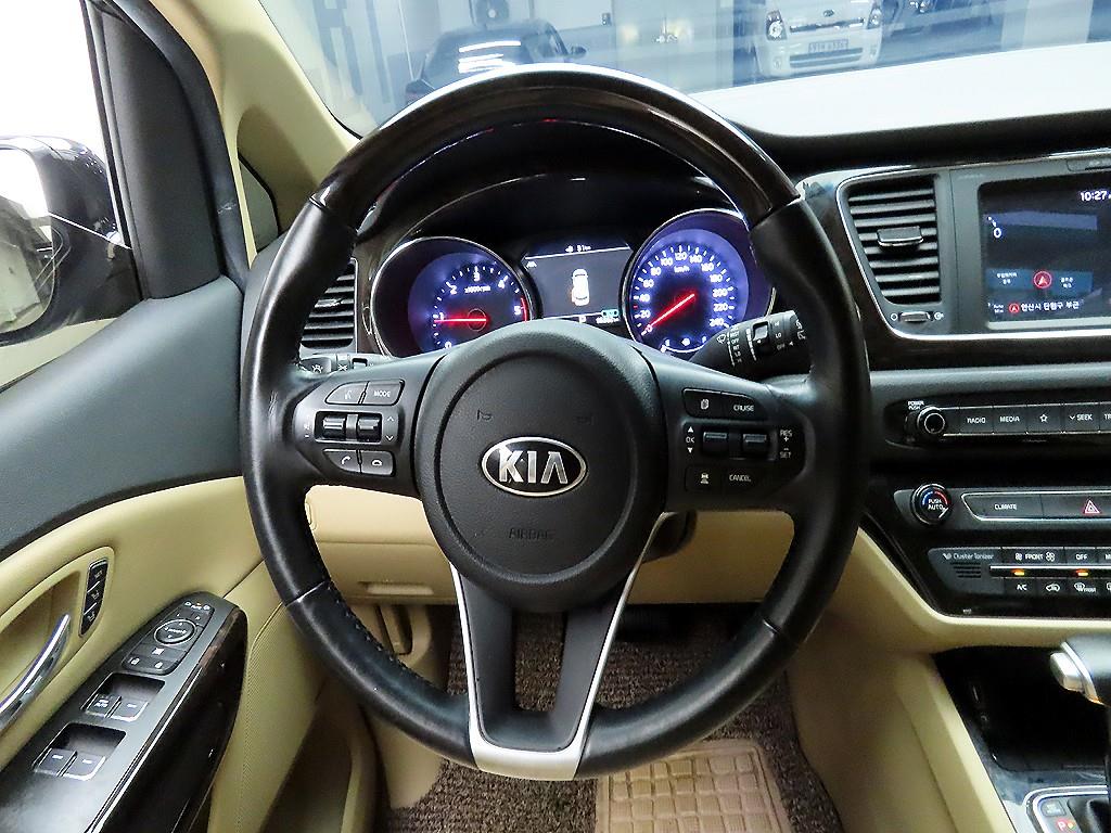 KIA Carnival - Vista 7
