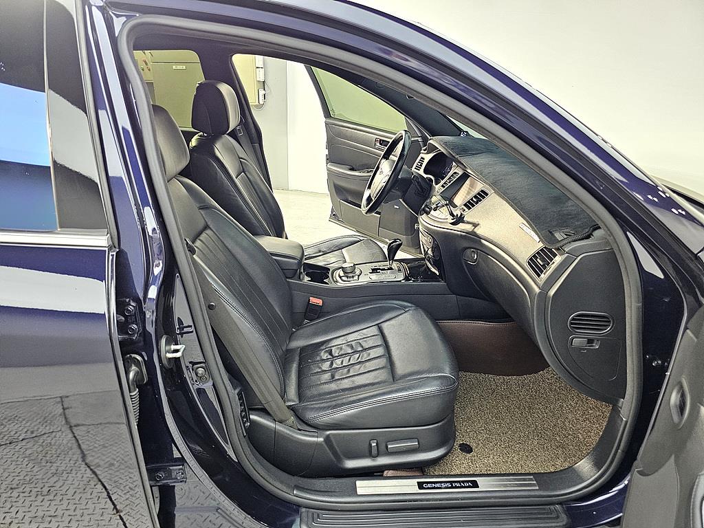 HYUNDAI Genesis - Vista 11