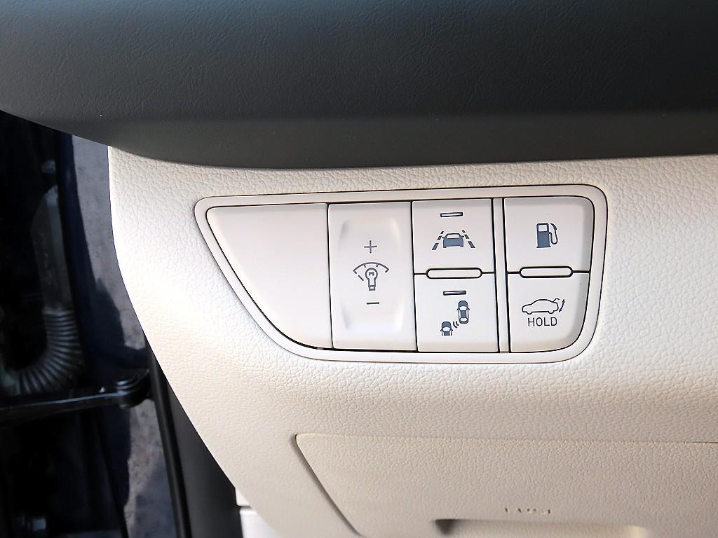Genesis G70 - Vista 12
