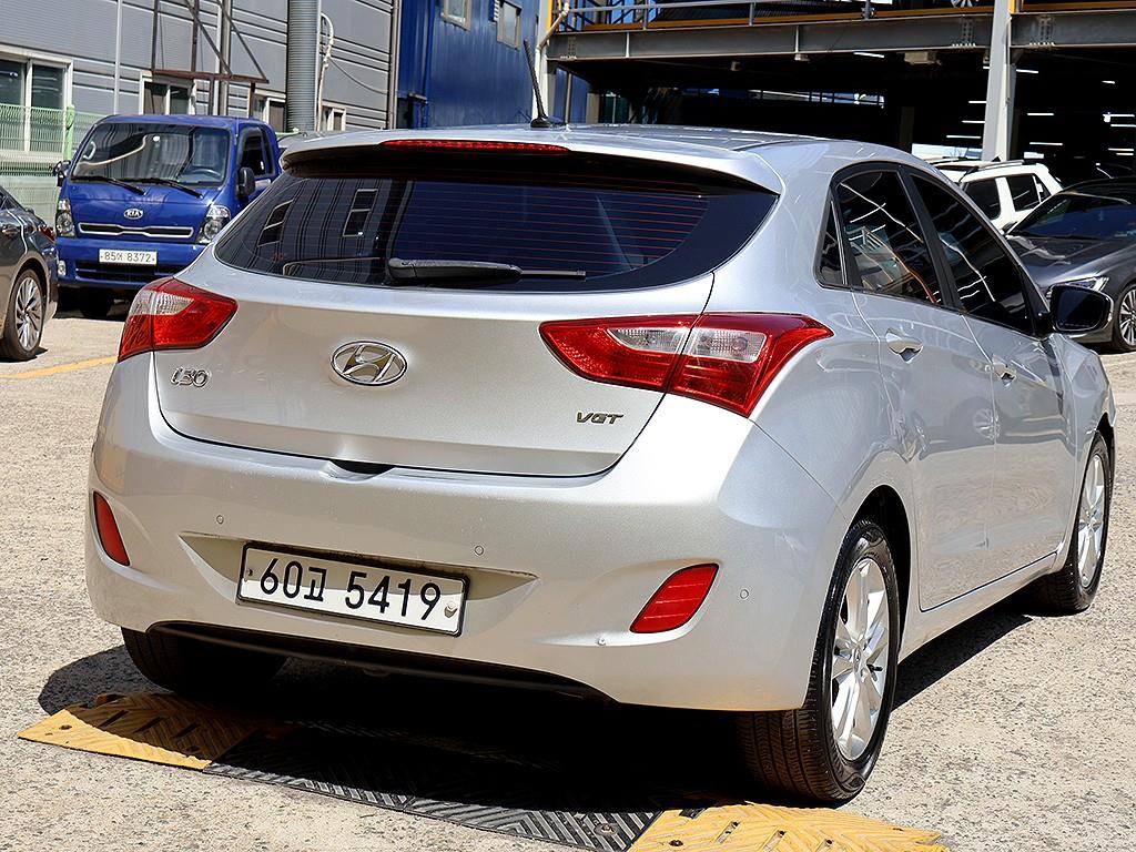 HYUNDAI i30 - Vista 7