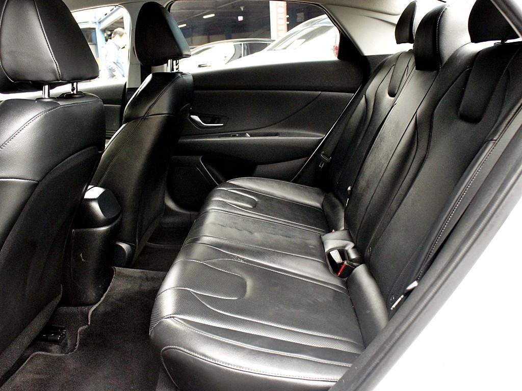 HYUNDAI Avante - Vista 11