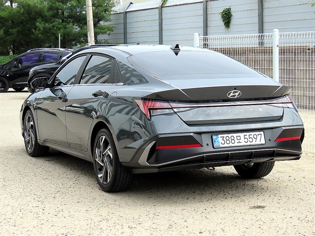 HYUNDAI Avante - Vista 3