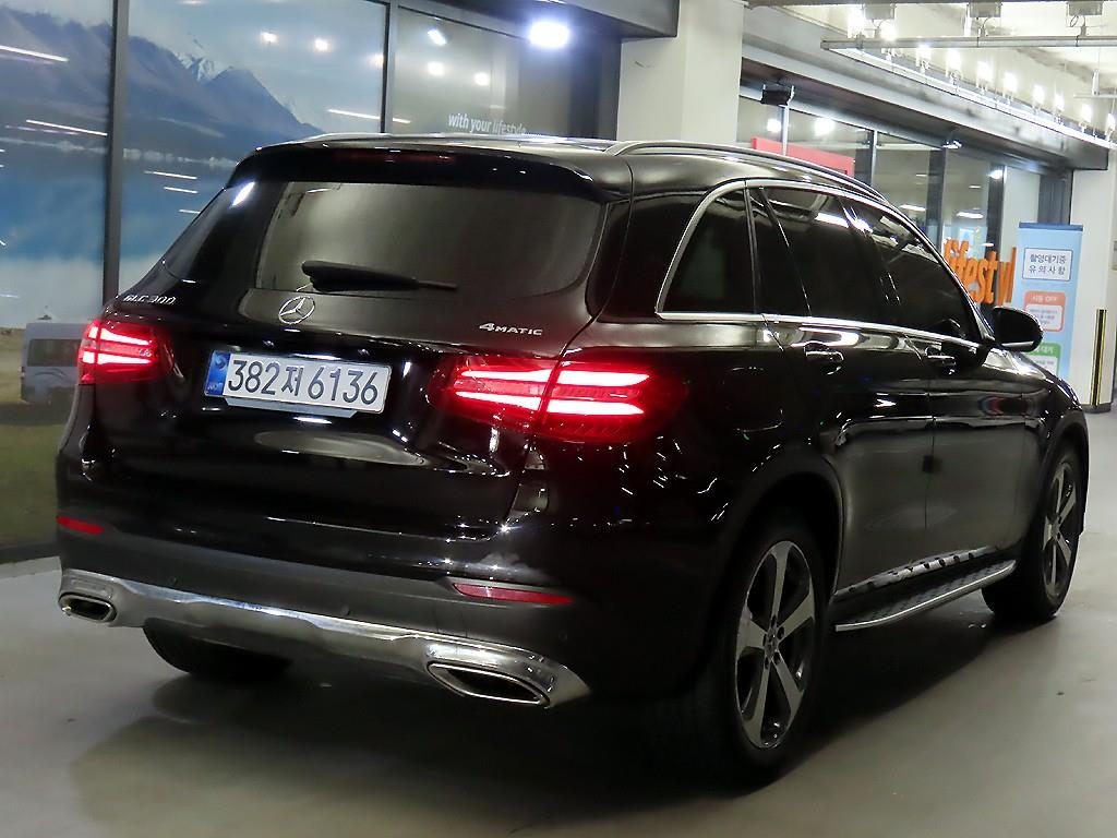 Mercedes Benz GLC Class - Vista 4