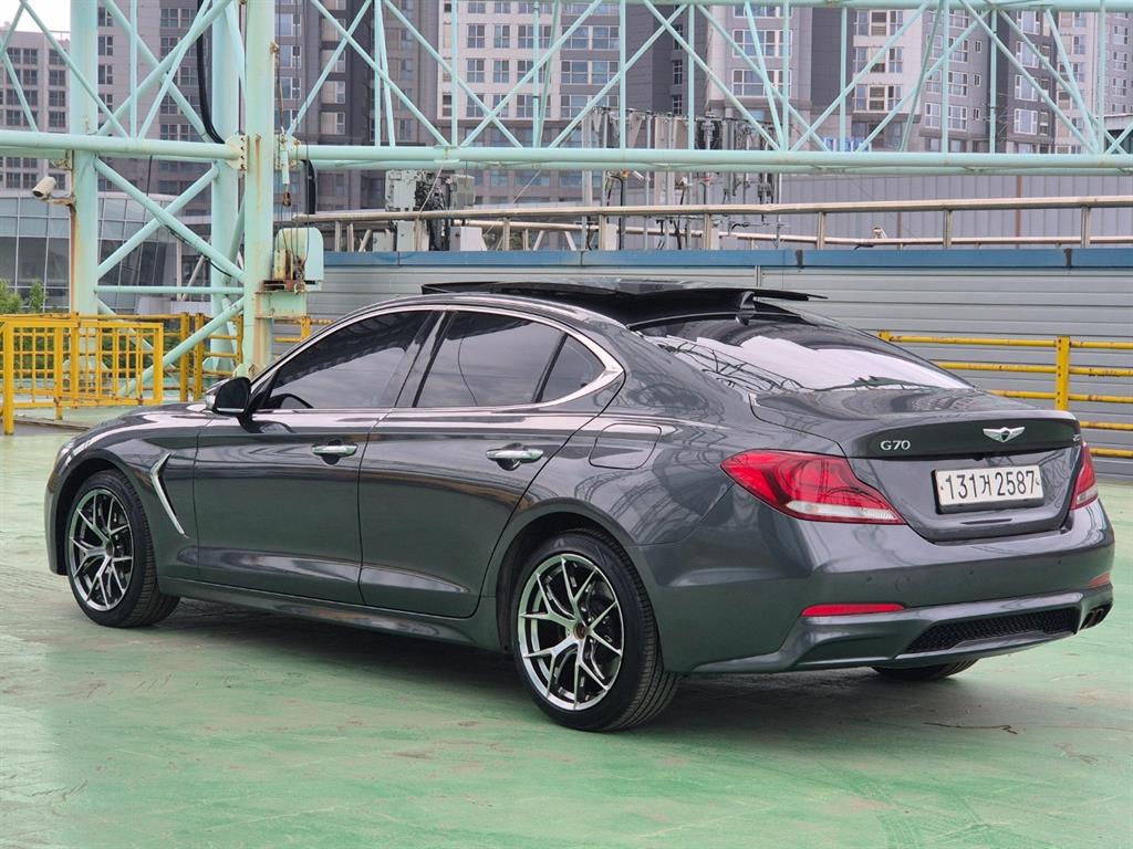 Genesis G70 - Vista 4