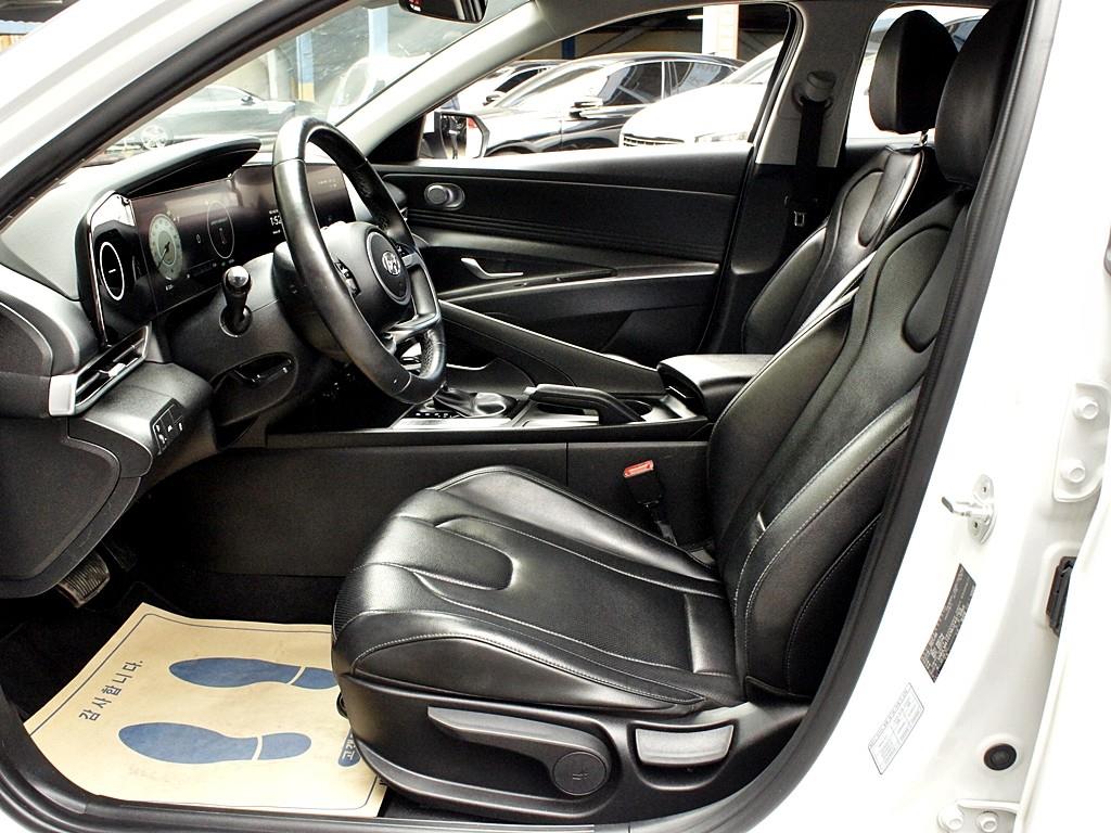 HYUNDAI Avante - Vista 9