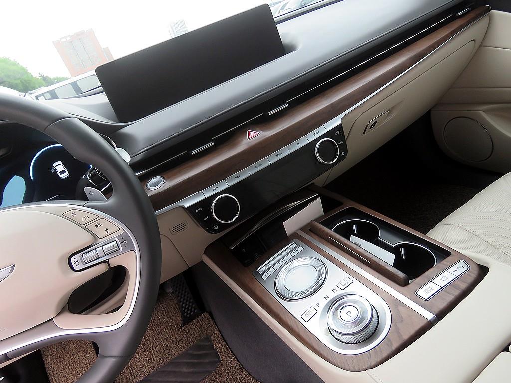 Genesis G80 - Vista 11