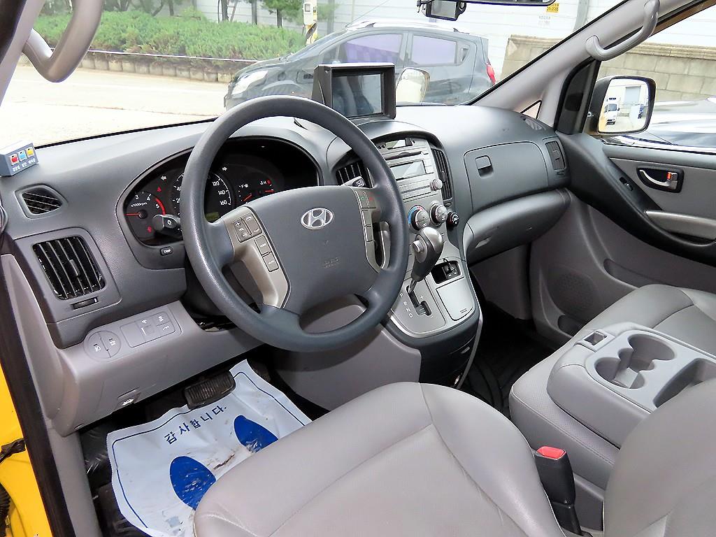 HYUNDAI Starex - Vista 7