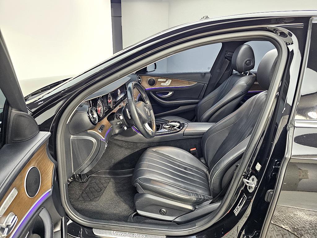 Mercedes Benz E class - Vista 8